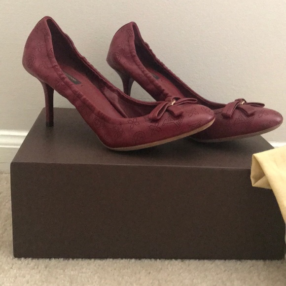 Louis Vuitton Elastic Kitten Heels